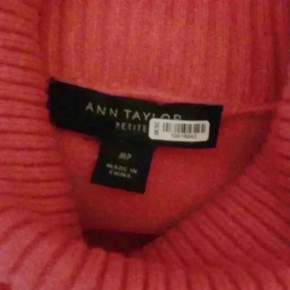 Ann Taylor Seamed Turtleneck Tunic Sweater Size MP - Picture 7 of 8